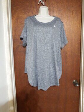 Nike women's grey tee-shirt, Size 3X,